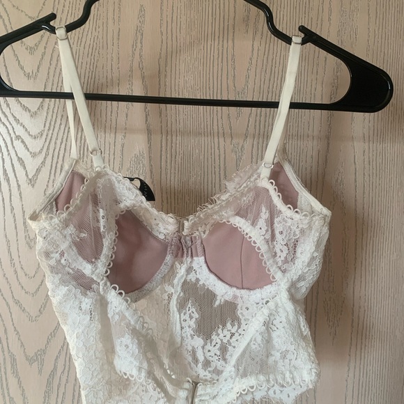 White Fox Lace Bustier - Picture 2 of 3
